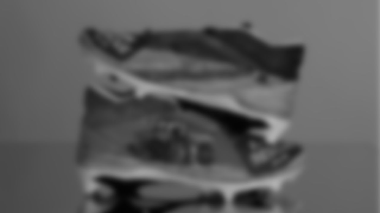 Seahawks guard Grey Zabel (76) - Farm Rescue