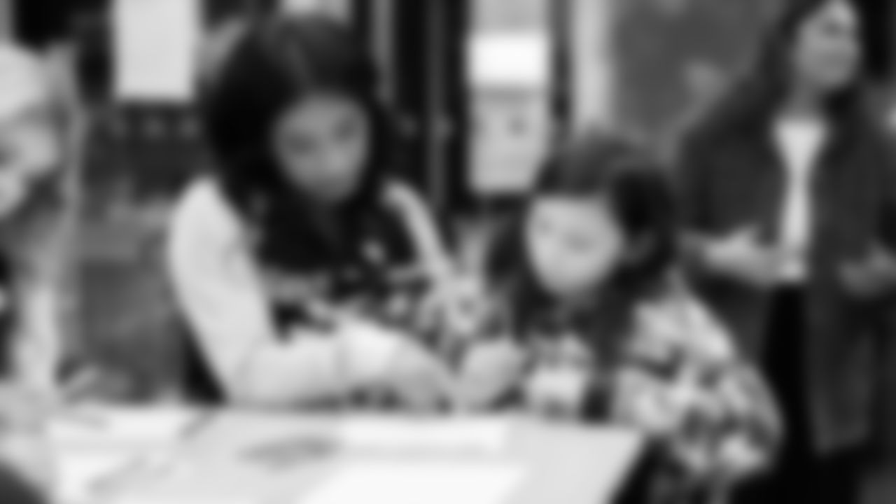 Seahawks Legend Garry Gilliam and Seahawks Dancers surprised teens at the Lake Hills Boys & Girls Club for a fun afternoon of Seahawks activities and crafting. One lucky winner also went home with two tickets to the Divisional Playoff game!