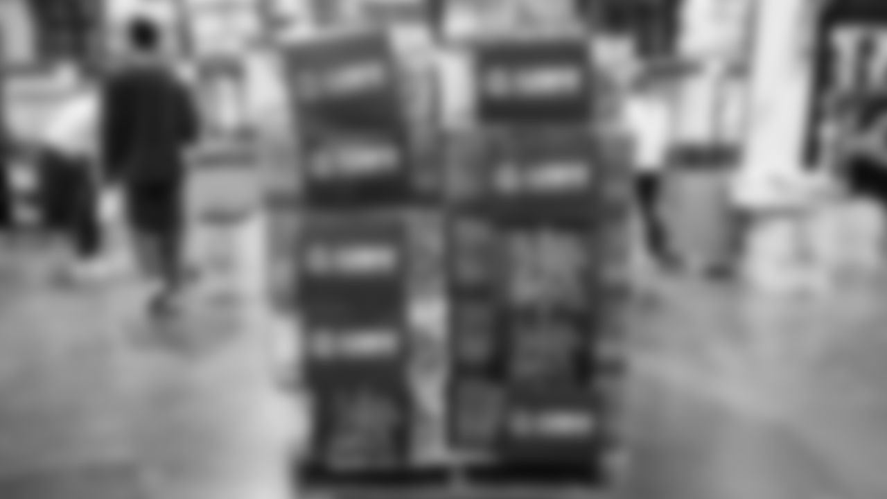 Seahawks Legend Bryan Walters, Dancers, Blitz and volunteers helped sort 4,800 pounds of action green apples at the Food Lifeline distribution center on January 22, 2026.