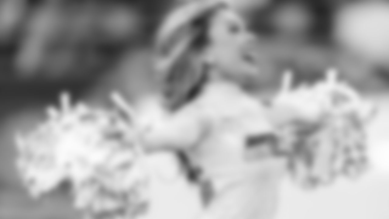 Kiana is a graduate of the University of Oregon and was a member of their dance team.