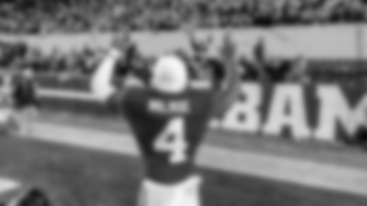Alabama quarterback Jalen Milroe (4) salutes the crowd after an NCAA college football game against Auburn, Saturday, Nov. 30, 2024, in Tuscaloosa, Ala. (AP Photo/Vasha Hunt)