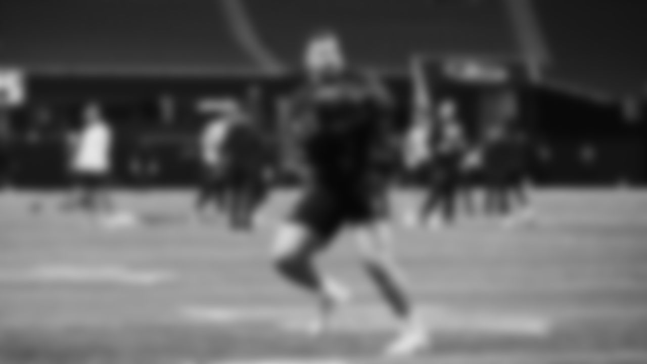 Seahawks fullback Robbie Ouzts (40) warms up at Mercedes-Benz Stadium for the Week 14 matchup vs. the Atlanta Falcons.