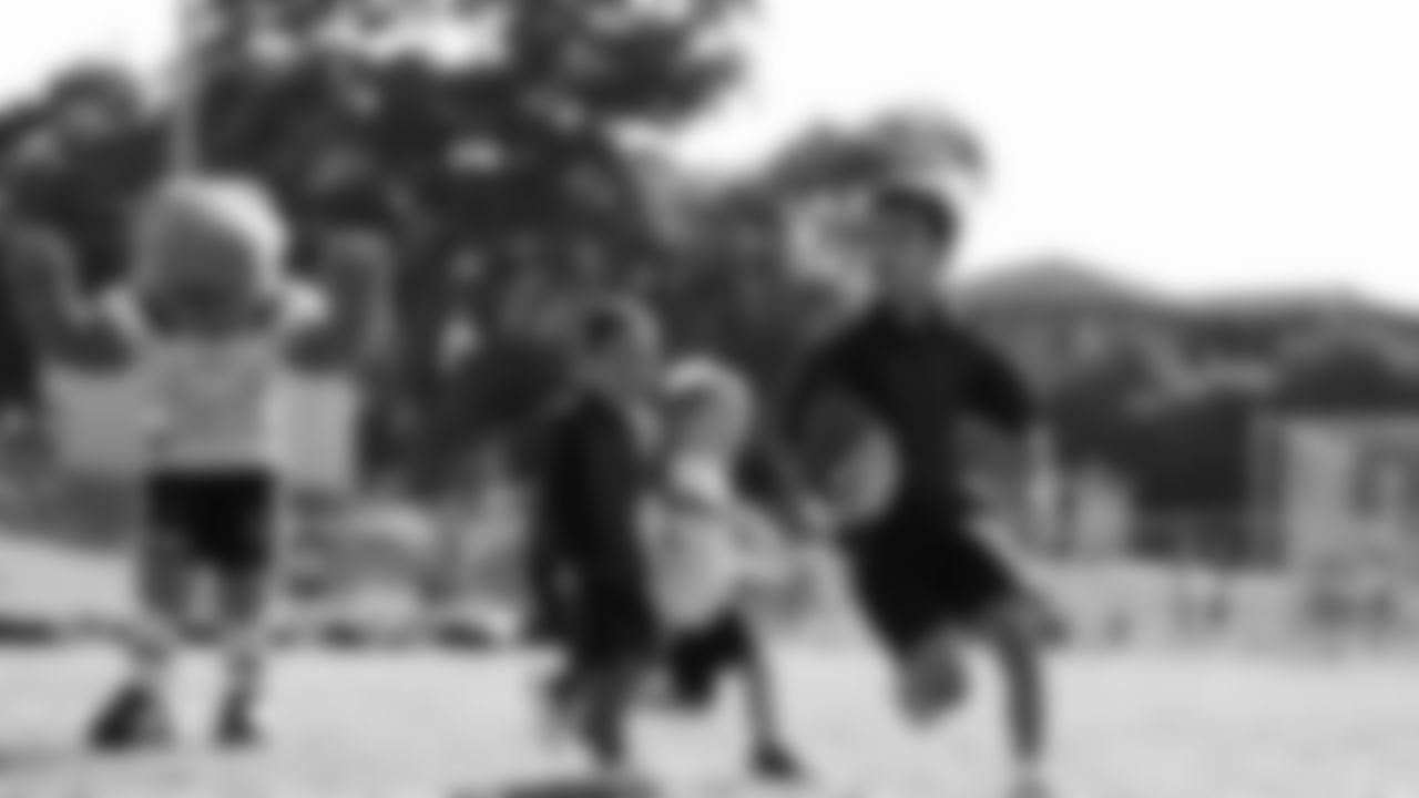 During a visit to Australia, Seahawks Legend Cliff Avril and Blitz stopped by the Kurranulla Aboriginal Corporation Community Center to play flag football and rugby alongside the Cronulla Sharks.