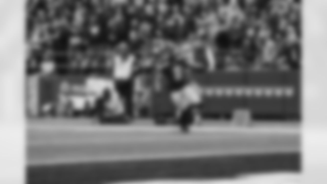 Seahawks safety Coby Bryant (8) picked off Cardinals QB Kyler Murray and returned it 69 yards for his first career touchdown in the 16-6 win over the Arizona Cardinals on November 24, 2024 at Lumen Field.