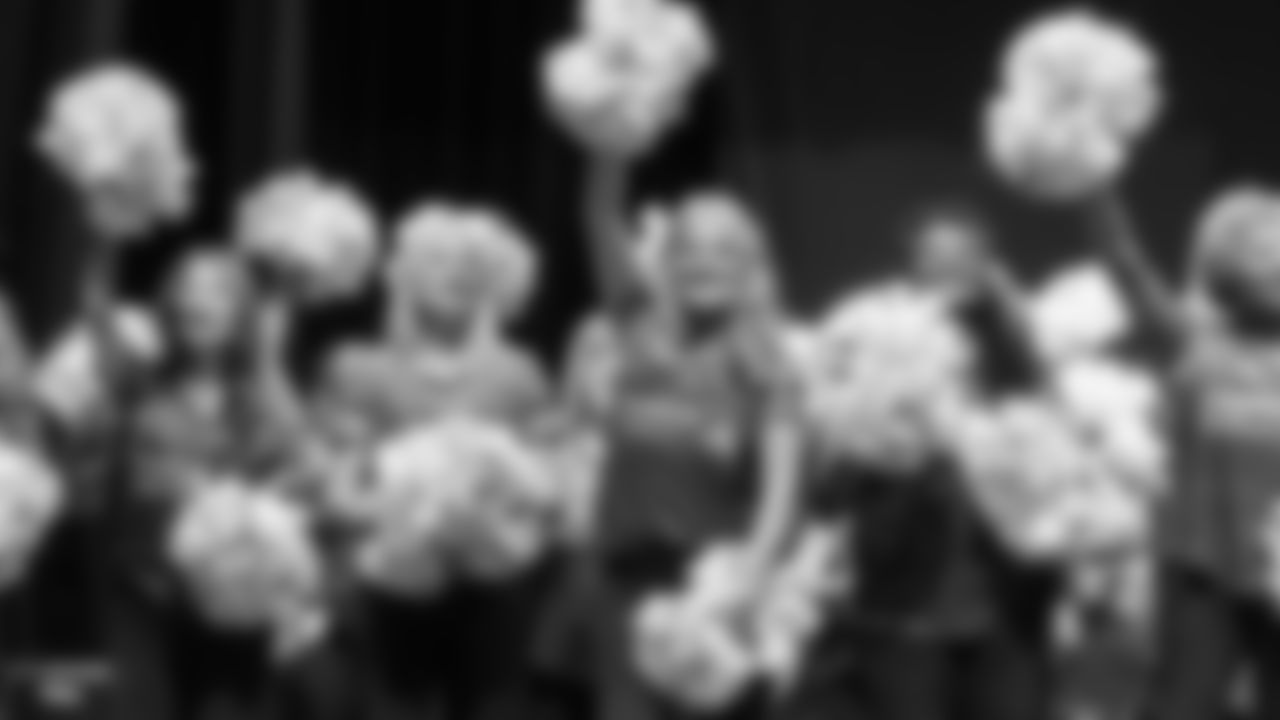 On Saturday, October 5th, Sea Gals/Seahawks Dancers alumni performed at Lumen Field.