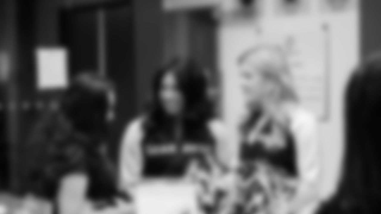 Seahawks Legend Garry Gilliam and Seahawks Dancers surprised teens at the Lake Hills Boys & Girls Club for a fun afternoon of Seahawks activities and crafting. One lucky winner also went home with two tickets to the Divisional Playoff game!