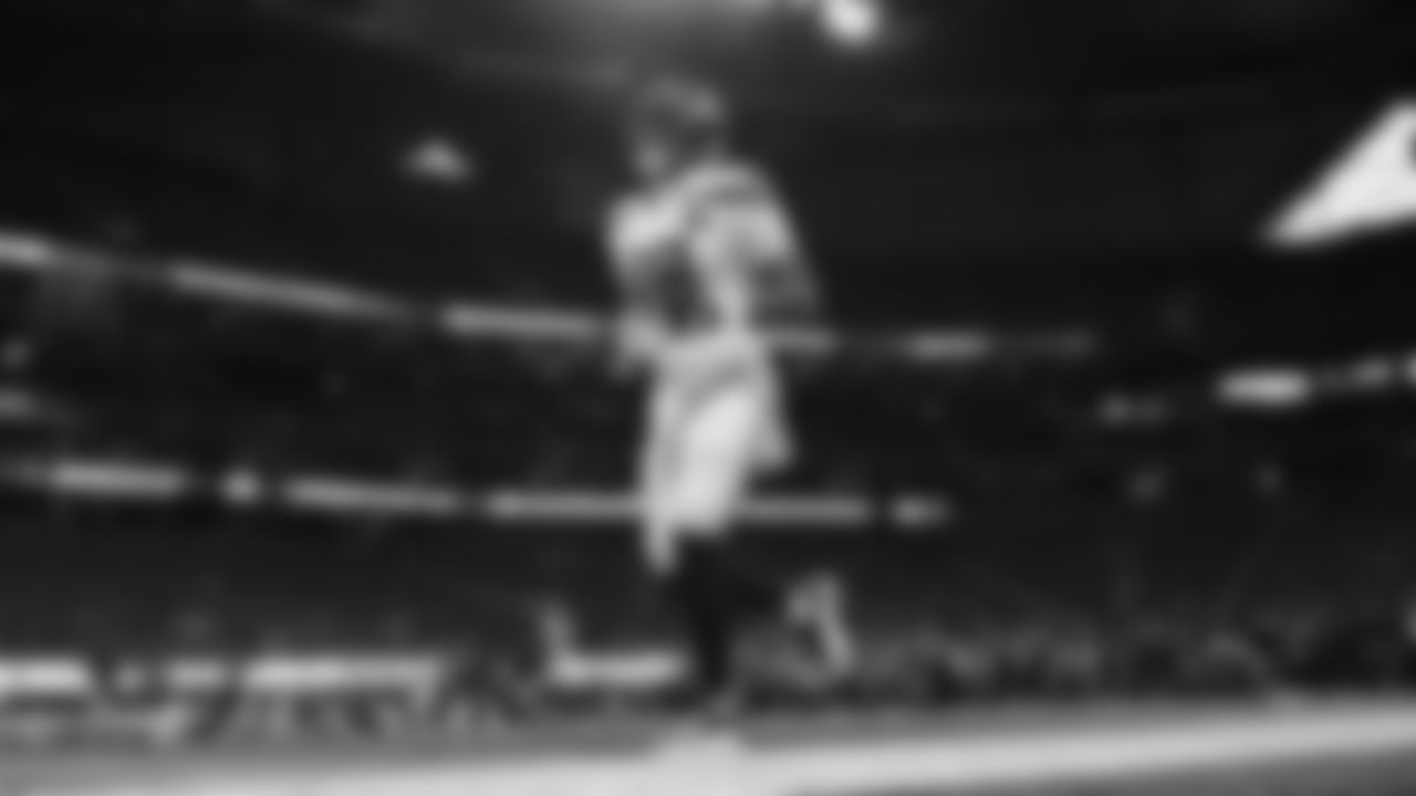 Seahawks tight end Elijah Arroyo (18) warms up at Mercedes-Benz Stadium for the Week 14 matchup vs. the Atlanta Falcons.