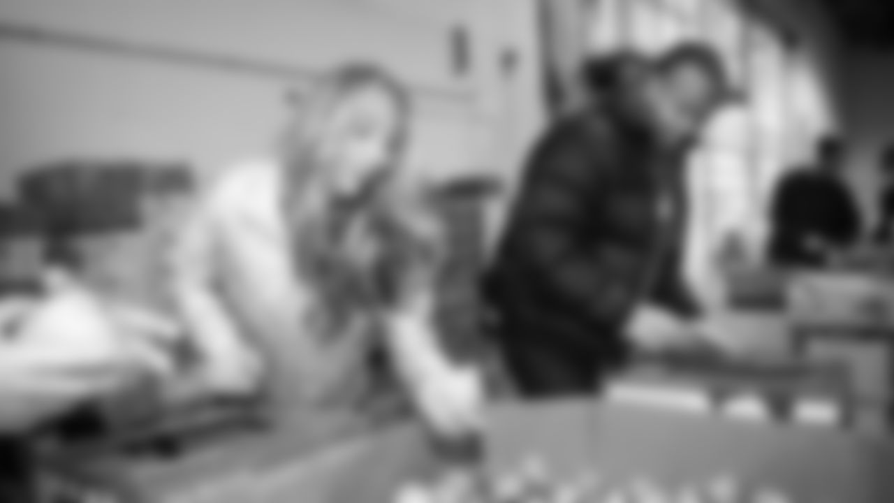 Seahawks Legend Bryan Walters, Dancers, Blitz and volunteers helped sort 4,800 pounds of action green apples at the Food Lifeline distribution center on January 22, 2026.