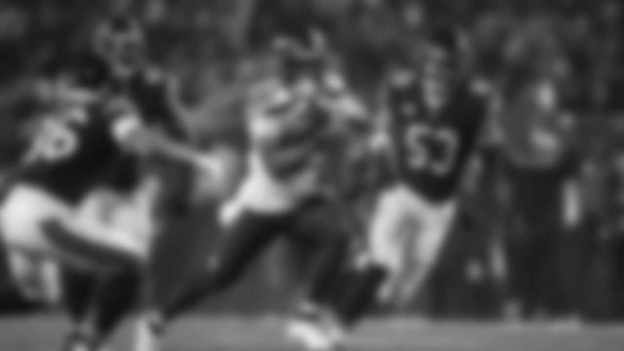 Seahawks running back Kenny McIntosh (25)