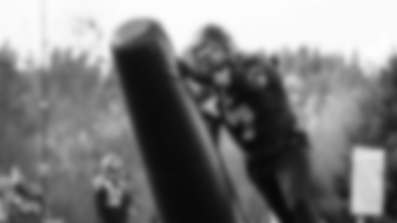 Seahawks linebacker Uchenna Nwosu (7) practiced on Thursday, November 20 at the Virginia Mason Athletic Center.