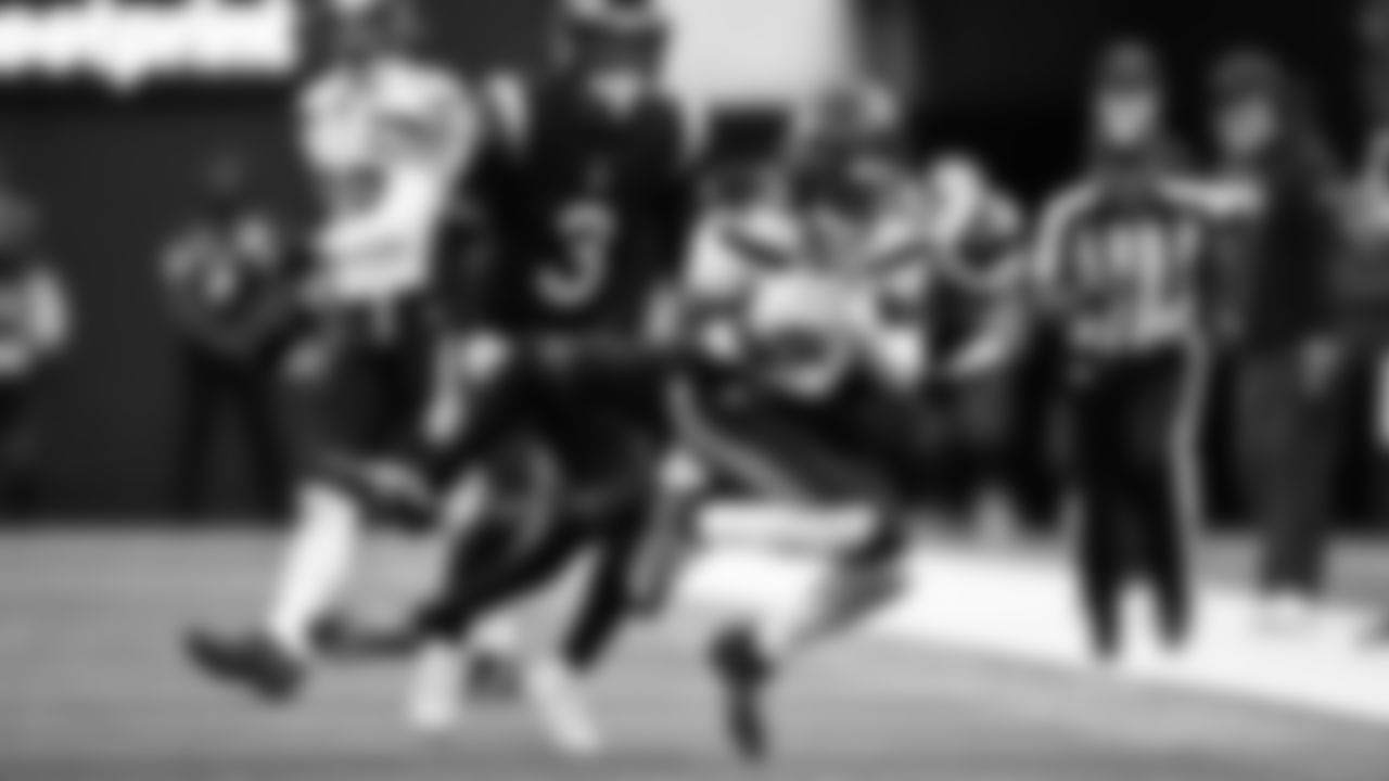 Seahawks at Rams on November 16, 2025