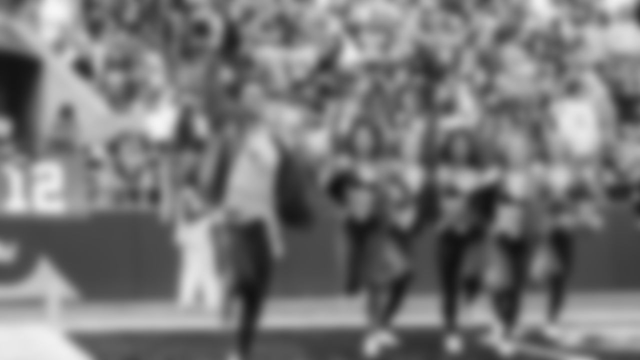 Jaedin runs into the south endzone for their 1st quarter break performance.