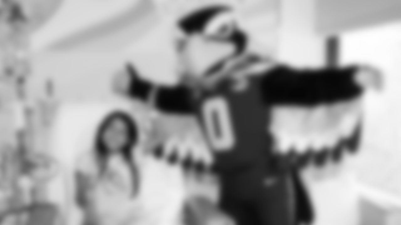 Seahawks wide receiver Rashid Shaheed visited a local children's hospital in Seattle and spent time with patients and their families in honor of the holiday season.