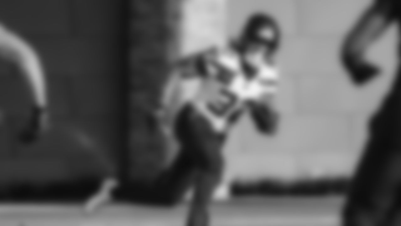 Seahawks running back Velus Jones Jr. (32) practiced on Wednesday, November 19 at the Virginia Mason Athletic Center.