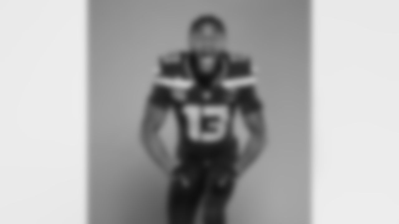 Seahawks linebacker Ernest Jones IV (13).