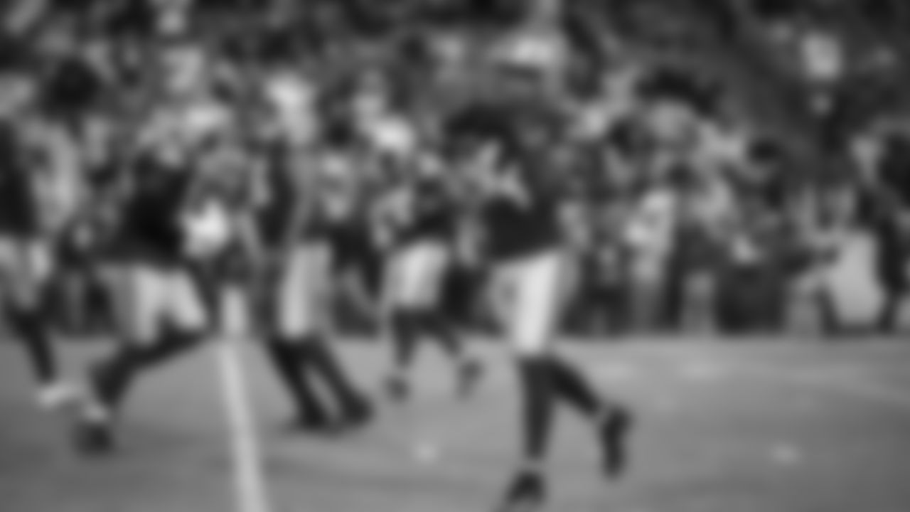 Seahawks linebacker Chazz Surratt (44) warms up at Northwest Stadium for the Sunday Night Football matchup at the Washington Commanders in Week 9.