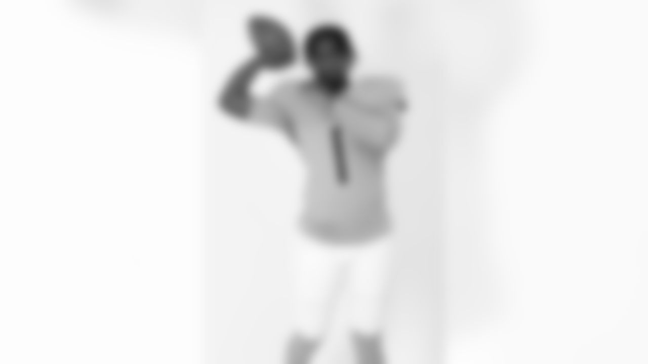 Tennessee Titans quarterback Cam Ward (1) poses for a portrait during the NFLPA Rookie Premiere on Saturday, May 17, 2025 in Thousand Oaks, Calif. (Ben Liebenberg/NFL)