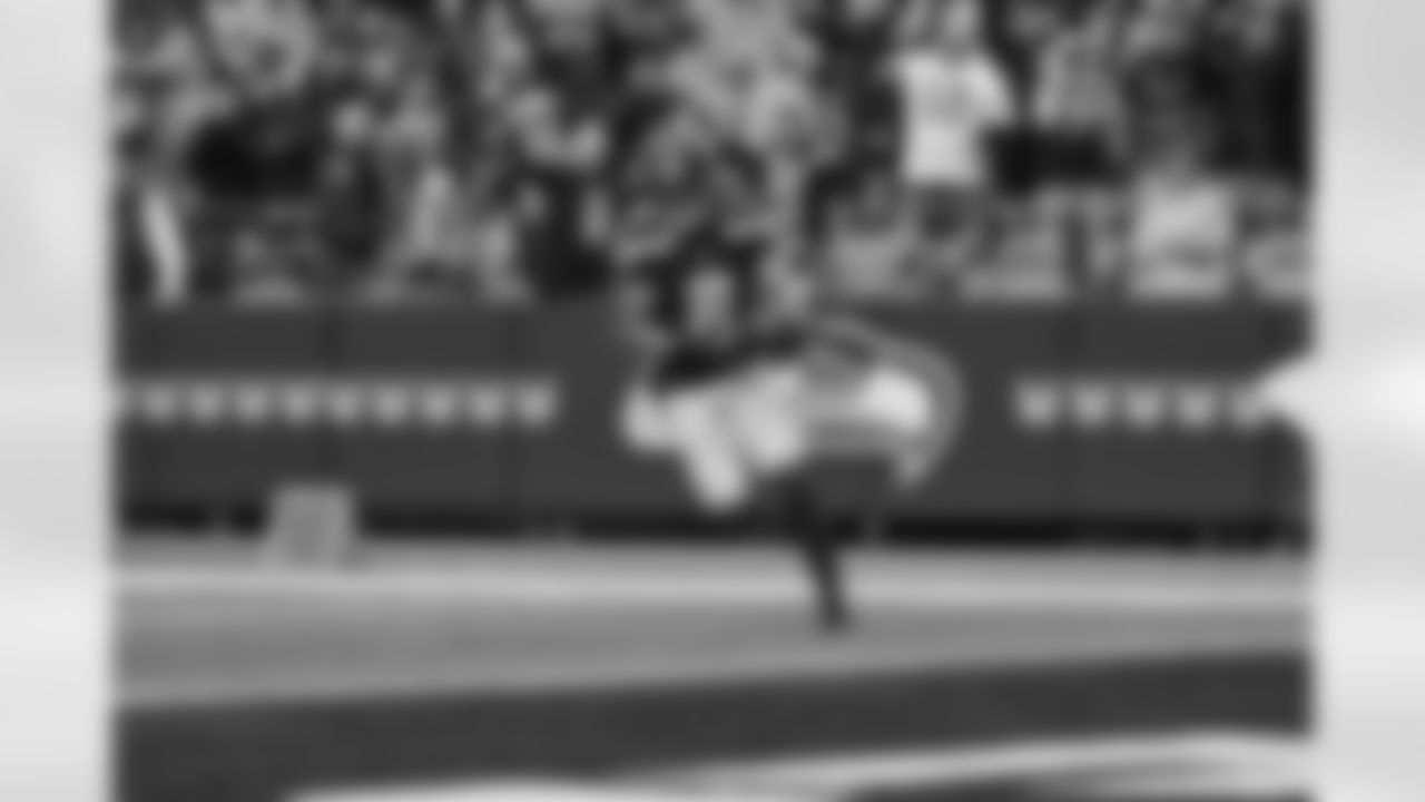 Seahawks safety Coby Bryant (8) picked off Cardinals QB Kyler Murray and returned it 69 yards for his first career touchdown in the 16-6 win over the Arizona Cardinals on November 24, 2024 at Lumen Field.