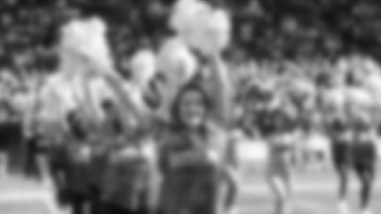 On Saturday, October 5th, Sea Gals/Seahawks Dancers alumni performed at Lumen Field.