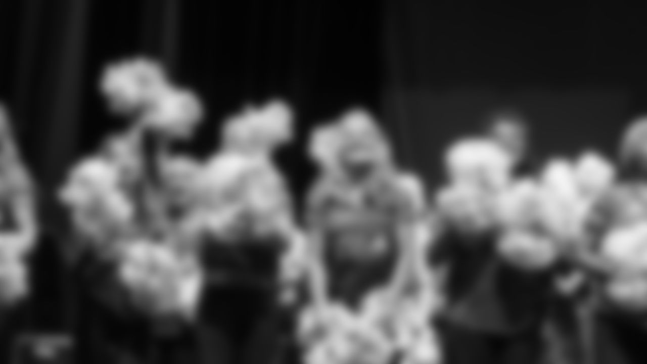 On Saturday, October 5th, Sea Gals/Seahawks Dancers alumni performed at Lumen Field.