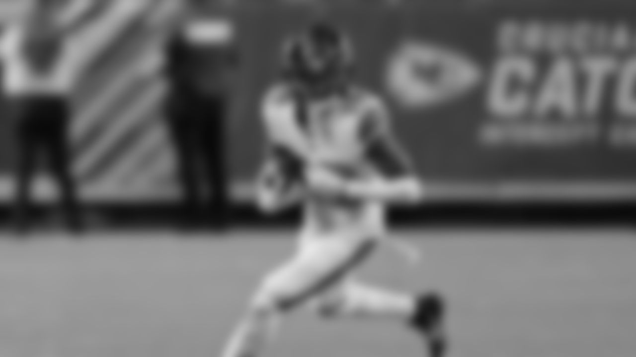 New Orleans Saints wide receiver Rashid Shaheed runs the ball during the second half of an NFL football game against the Kansas City Chiefs Monday, Oct. 7, 2024, in Kansas City, Mo. (AP Photo/Charlie Riedel)