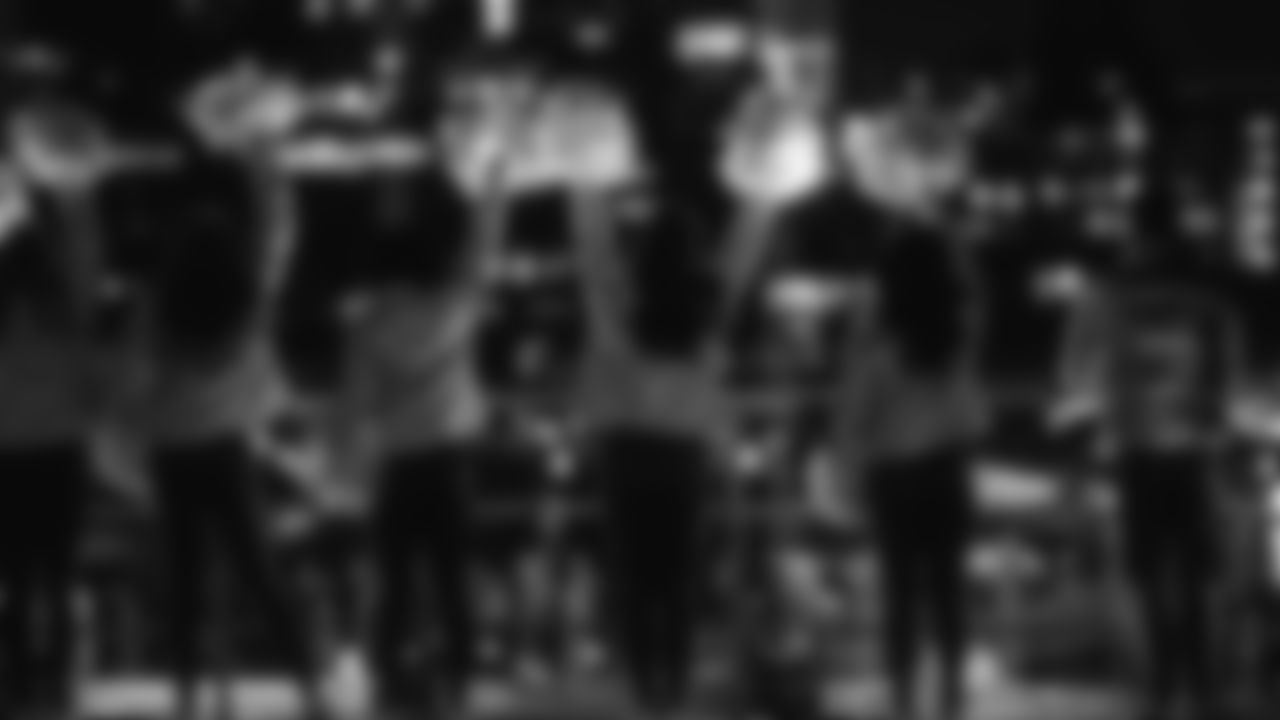 12s turned out for the Blue Friday Fan Rally, Friday, January 23 ahead of the NFC Championship game. The Seahawks ChampionSHIP cruised across Lake Washington and Lake Union, ending at Lake Union Park for the Fan Rally, featuring Seahawks Dancers, Legends, Blue Thunder and more.