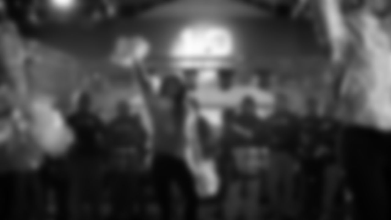 12s turned out for the Blue Friday Fan Rally, Friday, January 23 ahead of the NFC Championship game. The Seahawks ChampionSHIP cruised across Lake Washington and Lake Union, ending at Lake Union Park for the Fan Rally, featuring Seahawks Dancers, Legends, Blue Thunder and more.