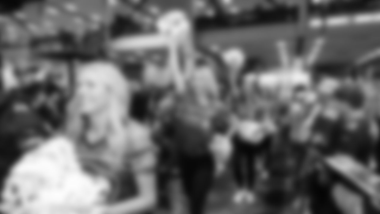 On Saturday, October 5th, Sea Gals/Seahawks Dancers alumni performed at Lumen Field.