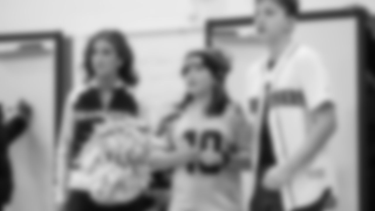 Students at Washington Middle School were surprised with a pep rally on Friday, bringing together the unique tie between sport and music. Blue Thunder, Seahawks Dancers and Legend Lofa Tatupu played a Super Bowl edition of Seahawks trivia, as well as a performance by Blue Thunder and special appearance by Seattle music legend and lead guitarist for Pearl Jam, Mike McCready.