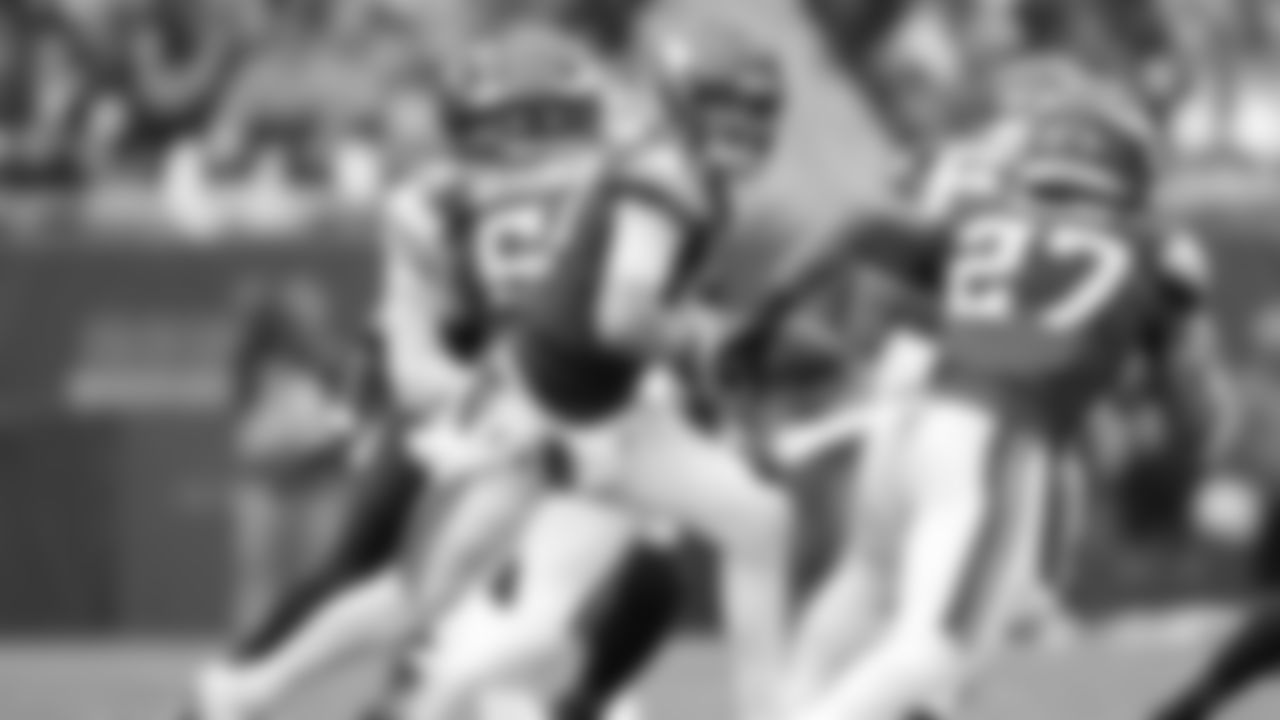 Minnesota Vikings quarterback Sam Darnold (14) passes the ball to running back Cam Akers (27) during the second half of an NFL football game against the Chicago Bears, Sunday, Nov. 24, 2024, in Chicago. The Vikings won in overtime 30-27. (AP Photo/Kamil Krzaczynski)