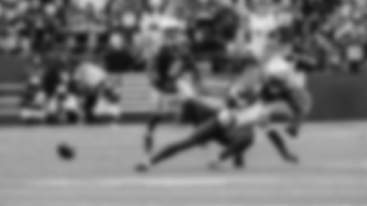 Seahawks linebacker Ernest Jones IV (13) vs. the Minnesota Vikings in Week 13.