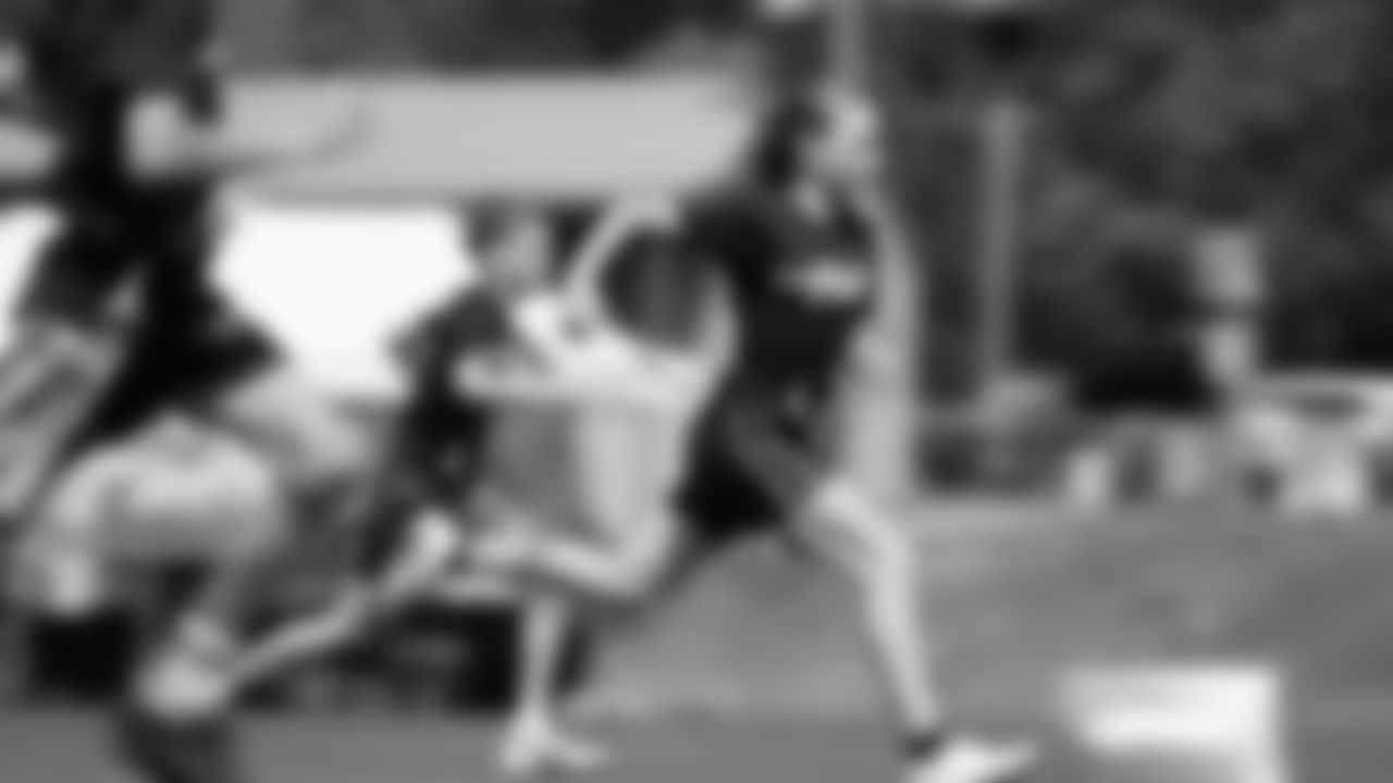 The Seahawks hosted a Seahawks Flag Football camp in Sydney, Australia where local kids had the opportunity to compete alongside Seahawks Legend Cliff Avril.