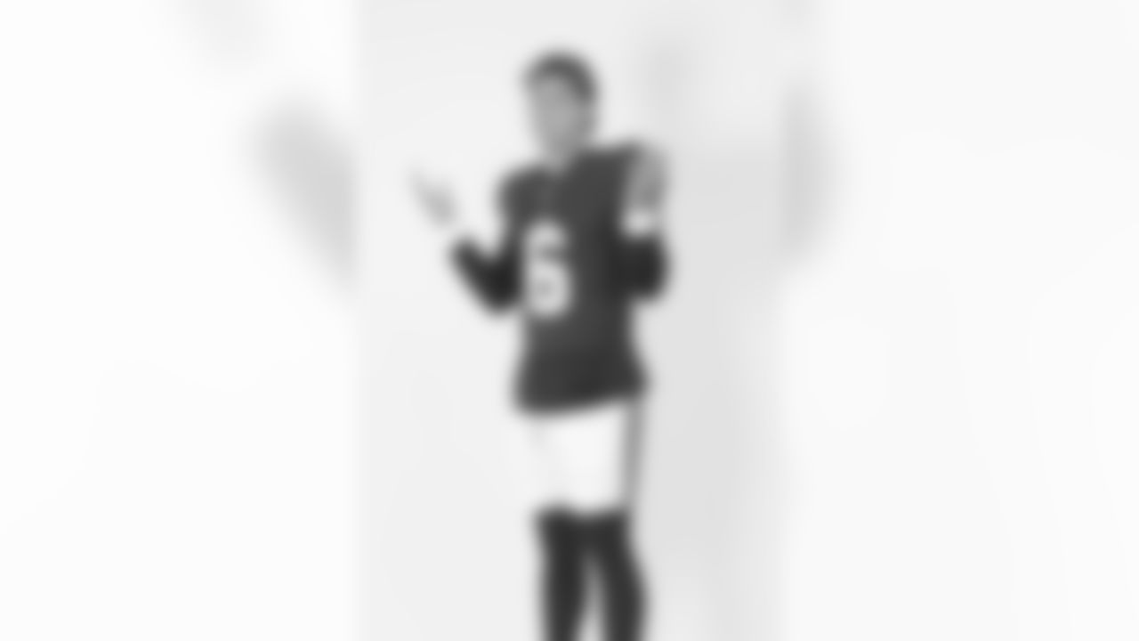 New York Giants quarterback Jaxson Dart (6) poses for a portrait during the NFLPA Rookie Premiere on Saturday, May 17, 2025 in Thousand Oaks, Calif. (Ben Liebenberg/NFL)