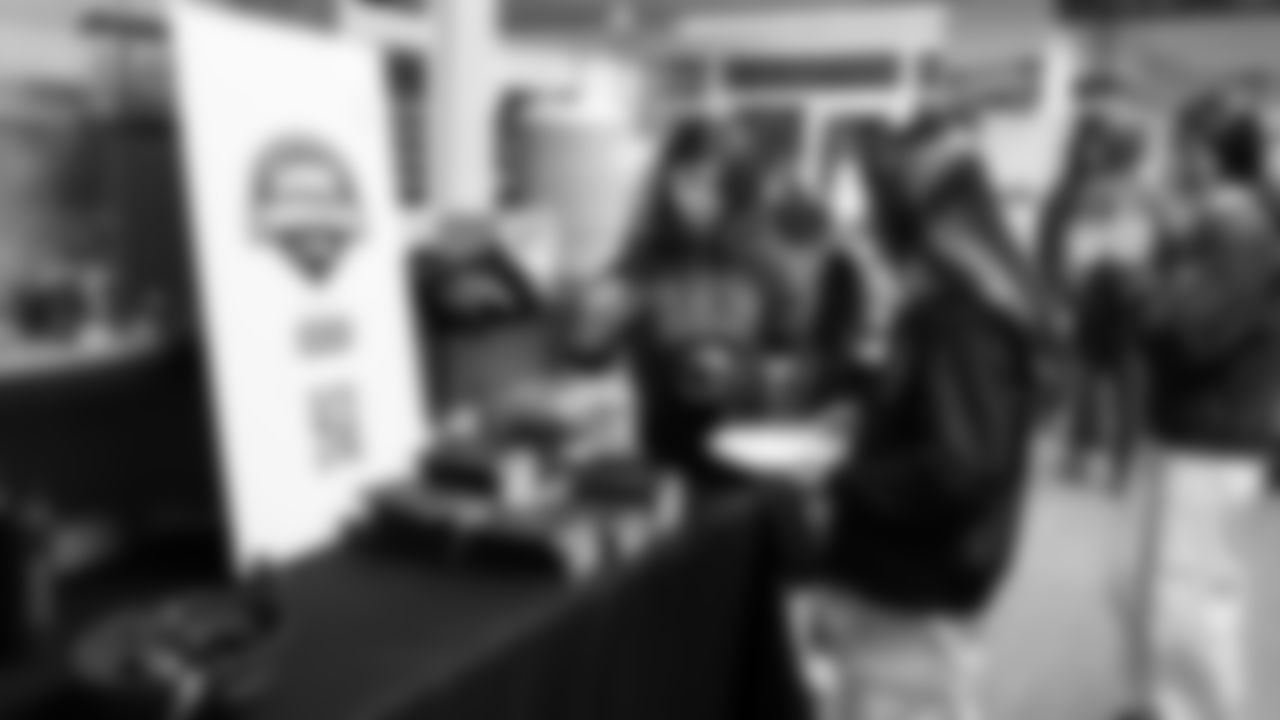 The Game Changers Program celebrated the completion of the program with a night of fun and games with Seahawks Legend Garry Gilliam on November 7, 2025.