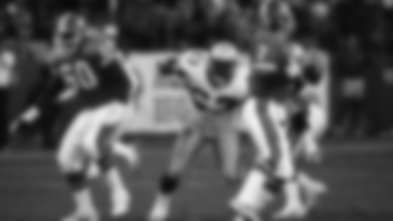 The Seahawks drafted South Carolina nose tackle Roy Hart with the 158th overall pick in the 6th round of the 1988 NFL Draft.