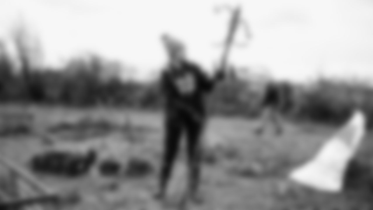 The Seahawks and Legend Norm Johnson spent the day volunteering at a farm in Snohomish County on January 8, 2026.