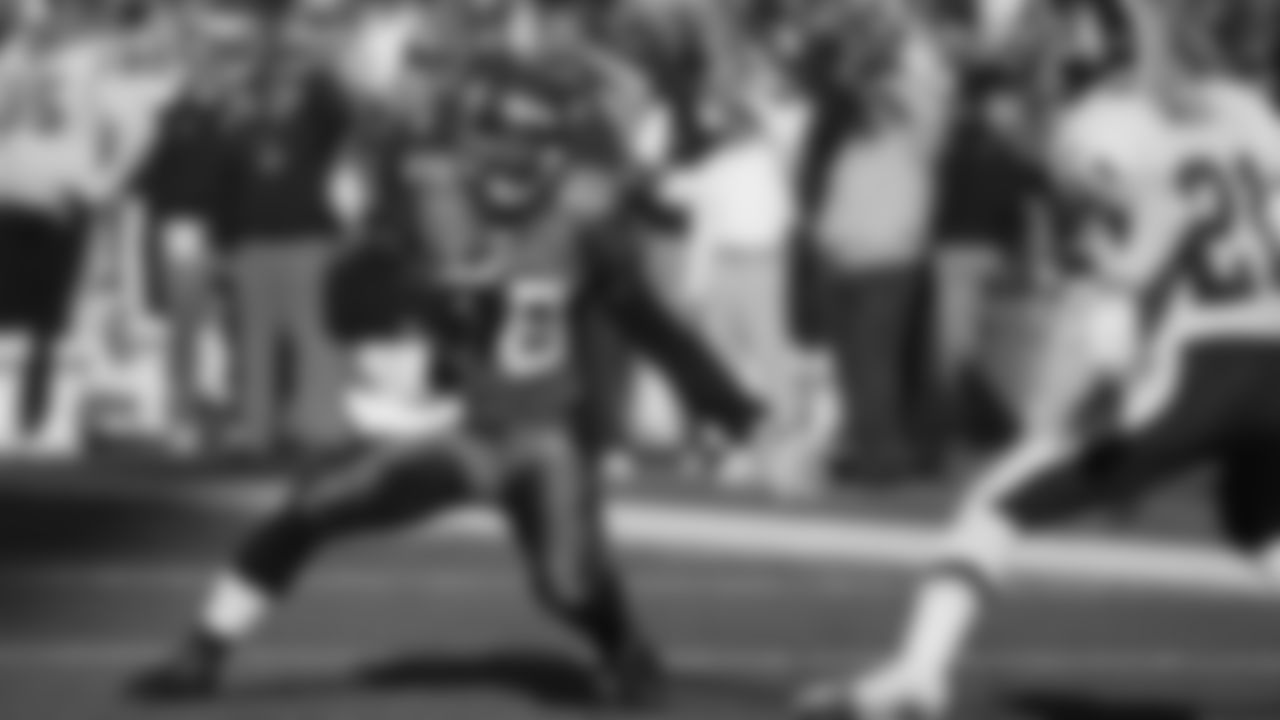 The Seahawks drafted Marshall wide receiver James Williams with the 175th overall pick in the 6th round of the 2000 NFL Draft.
