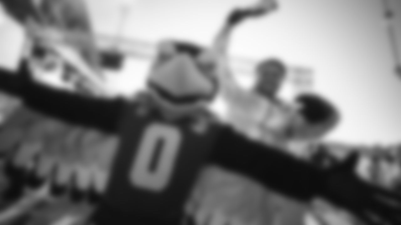 12s turned out for the Blue Friday Fan Rally, Friday, January 23 ahead of the NFC Championship game. The Seahawks ChampionSHIP cruised across Lake Washington and Lake Union, ending at Lake Union Park for the Fan Rally, featuring Seahawks Dancers, Legends, Blue Thunder and more.