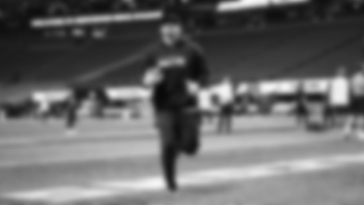 Seahawks tight end Eric Saubert (81) warms up at Mercedes-Benz Stadium for the Week 14 matchup vs. the Atlanta Falcons.