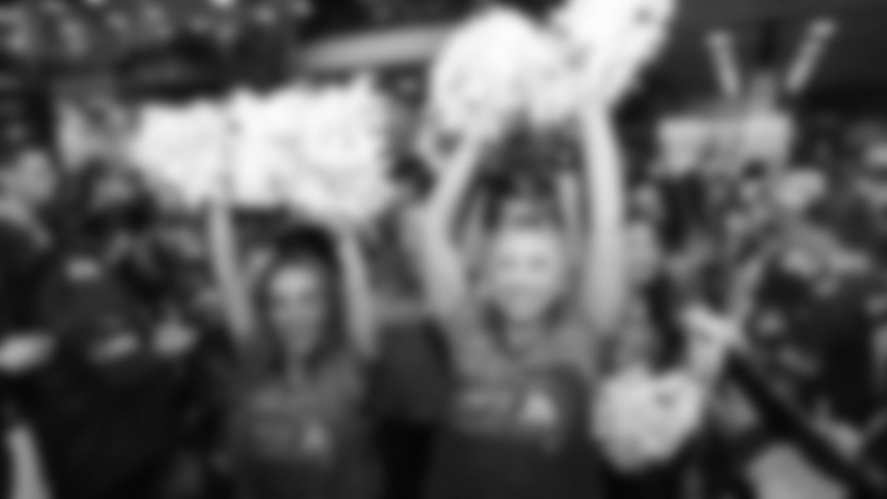 On Saturday, October 5th, Sea Gals/Seahawks Dancers alumni performed at Lumen Field.