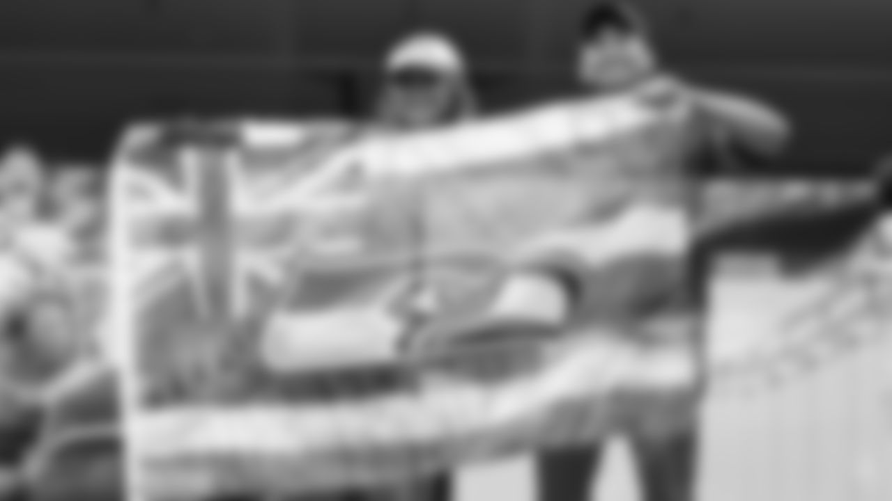 12s show up strong for Week 11 at the Rams on November 16, 2025