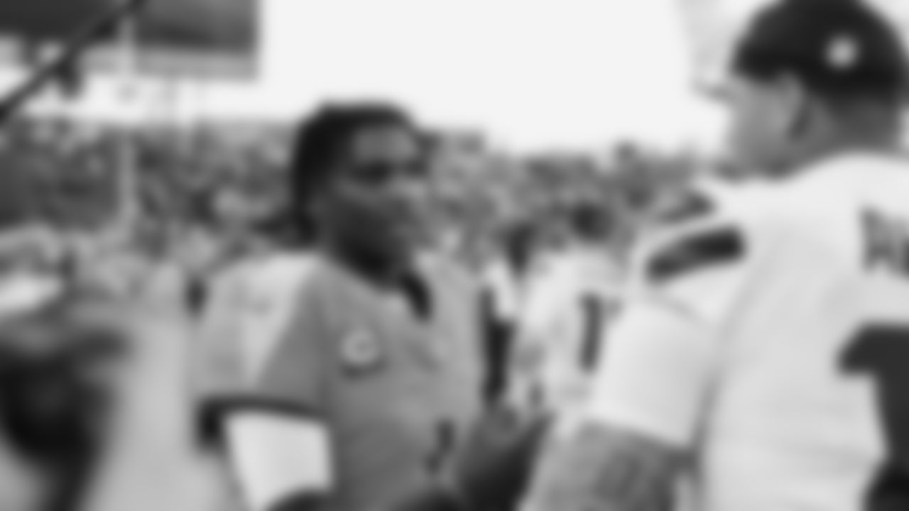 Seahawks celebrate the 30-24 win over the Tennessee Titans at Nissan Stadium on November 23, 2025.