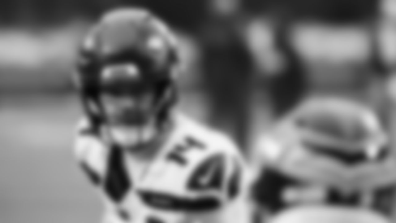 Seahawks quarterback Sam Darnold (14) warms up at Bank of America Stadium for the Week 17 matchup vs. Panthers on December 28, 2025.