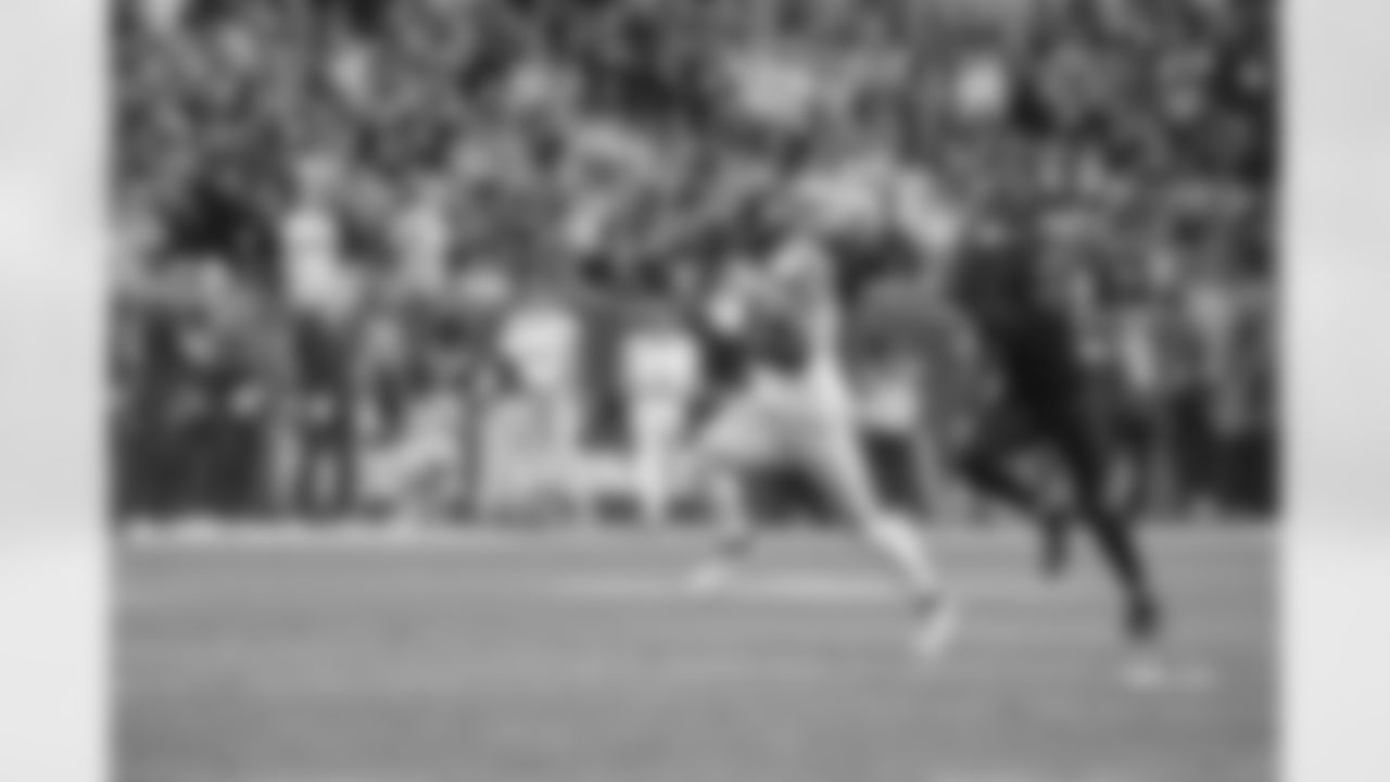 Seahawks running back Zach Charbonnet (26) at the Week 14 matchup against the Arizona Cardinals at State Farm Stadium on Sunday, December 8, 2024.