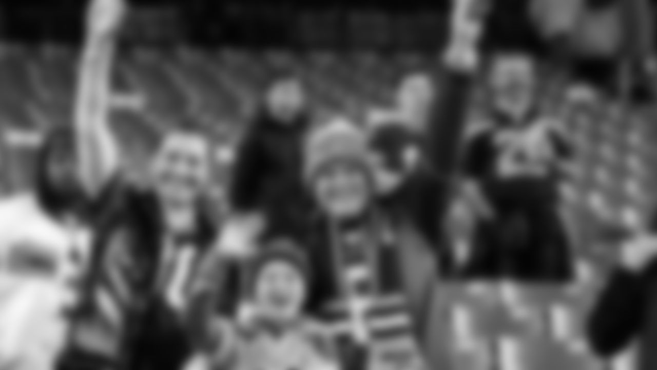 The 12s show up strong, traveling across the country for week 9 at the Commanders on Nov 2, 2025