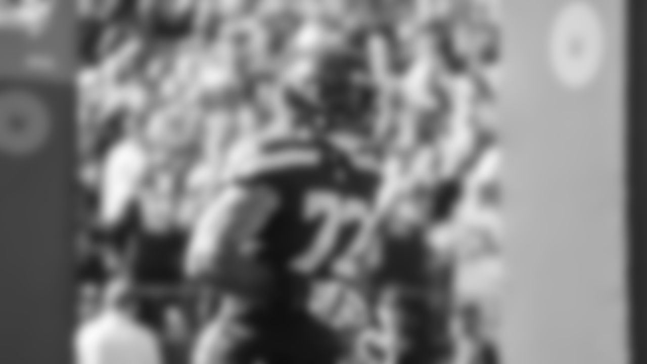 Seahawks right tackle Abraham Lucas (74)