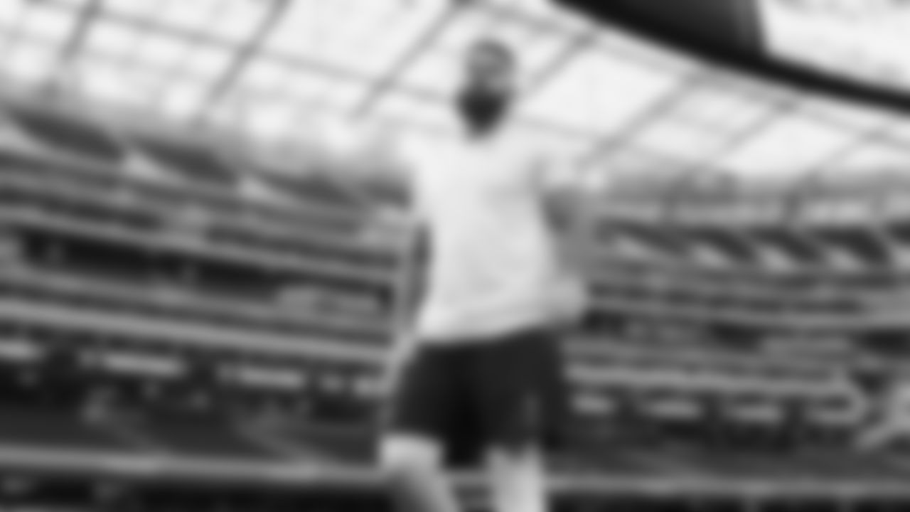 Seahawks tackle Abraham Lucas (72) during pregame warmups at SoFi Stadium for the Week 11 matchup at the L.A. Rams.