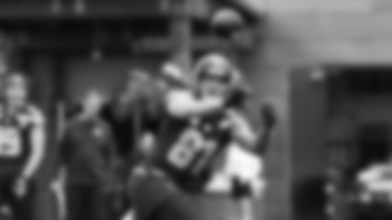 Seahawks tight end Eric Saubert (81)