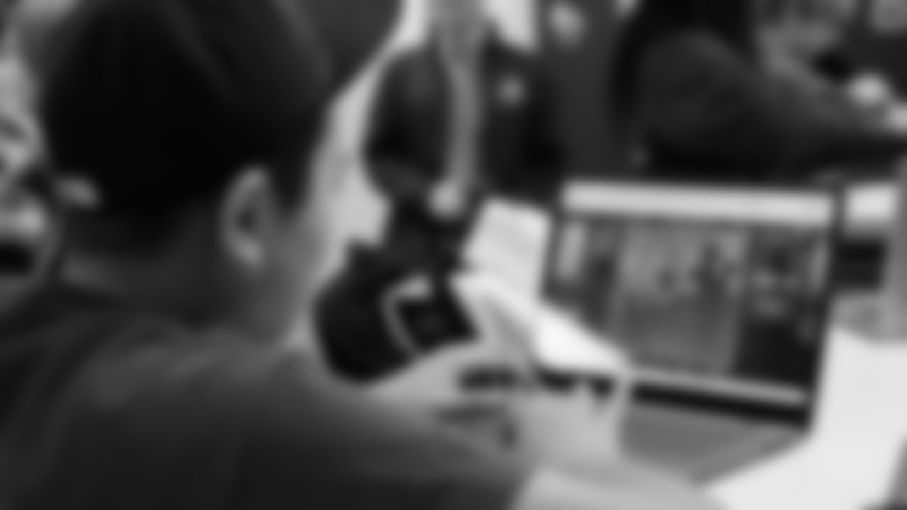 Seahawks Legend Garry Gilliam and Seahawks Dancers surprised teens at the Lake Hills Boys & Girls Club for a fun afternoon of Seahawks activities and crafting. One lucky winner also went home with two tickets to the Divisional Playoff game!