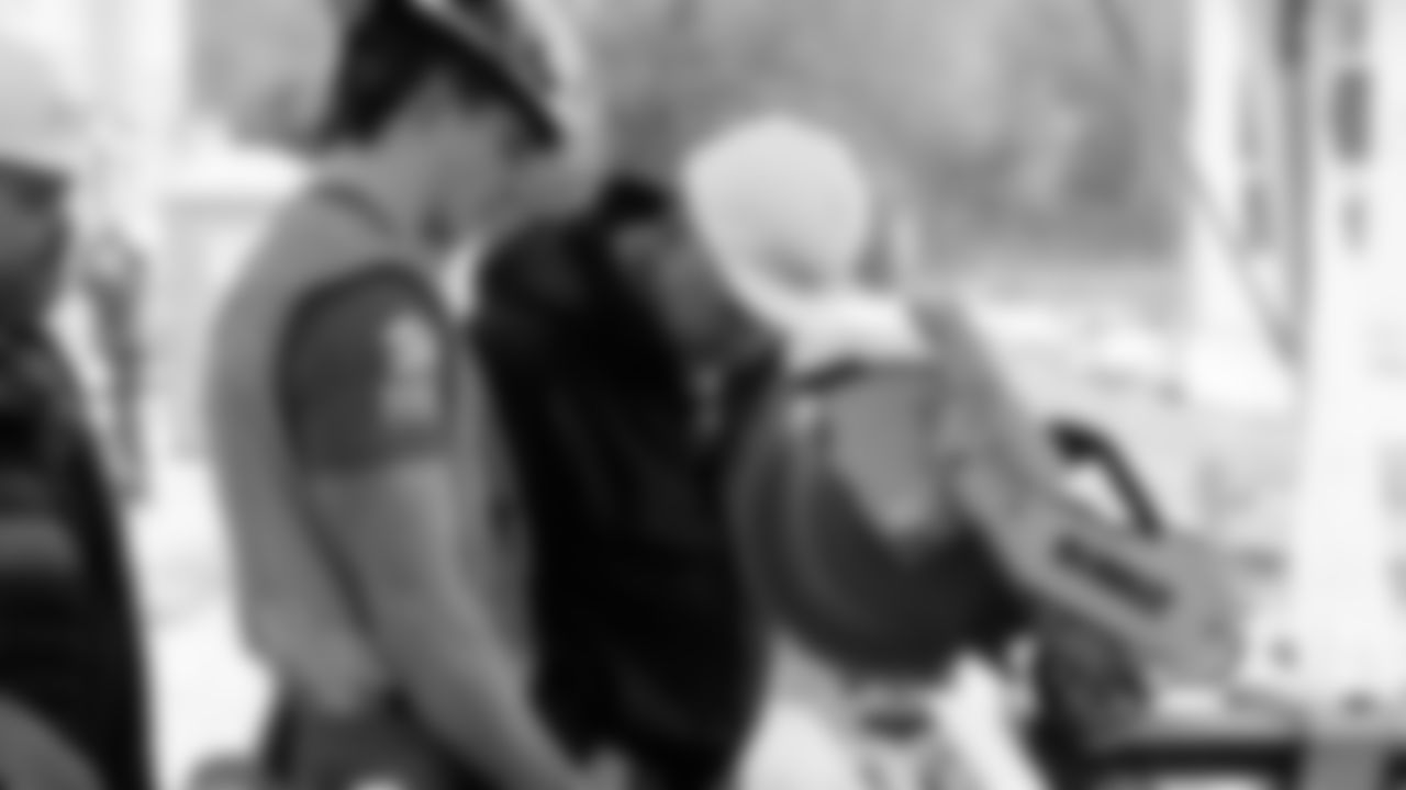 In recognition of Salute to Service Month, the Seahawks and Starbucks joined forces to learn, share, and build together to help provide affordable, stable housing to Veterans in our community.